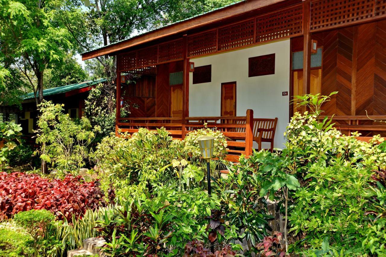 Popa Mountain Resort Mount Popa Exterior photo